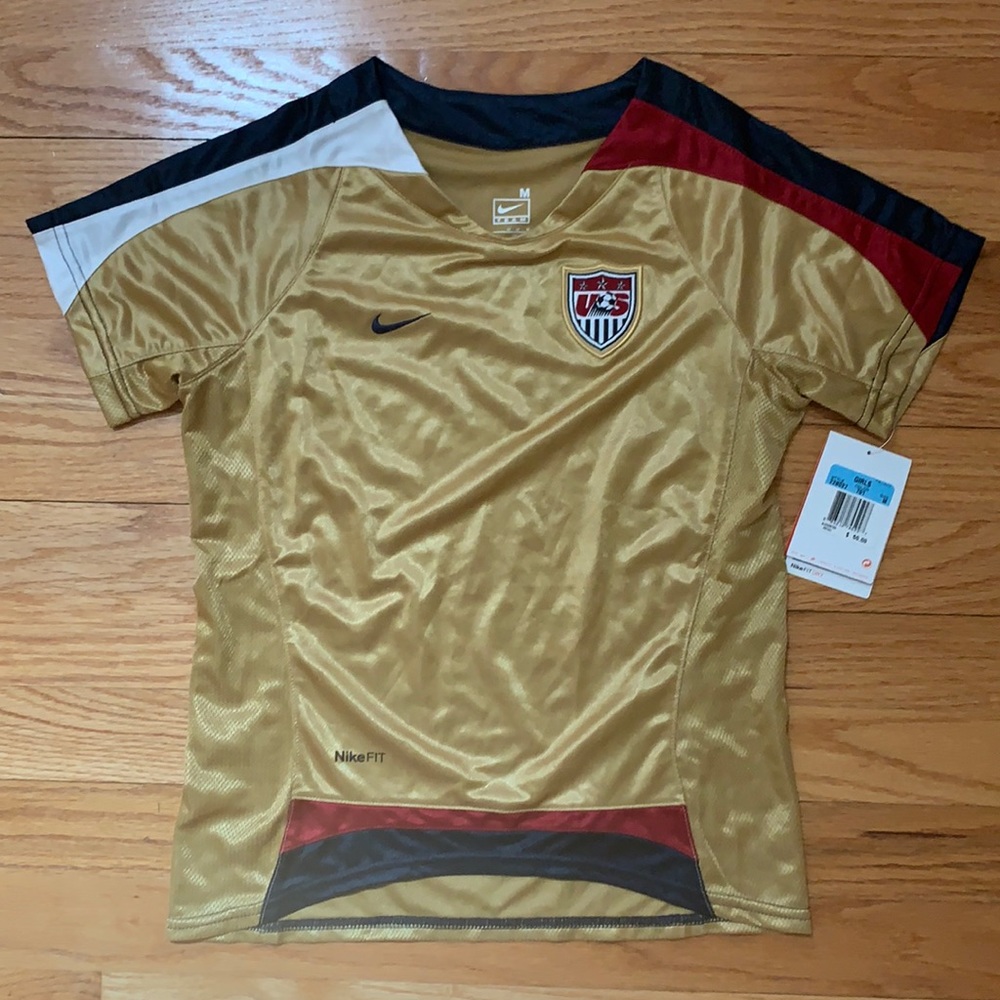 NIKE girls soccer jersey NWT, USA, gold, size med.